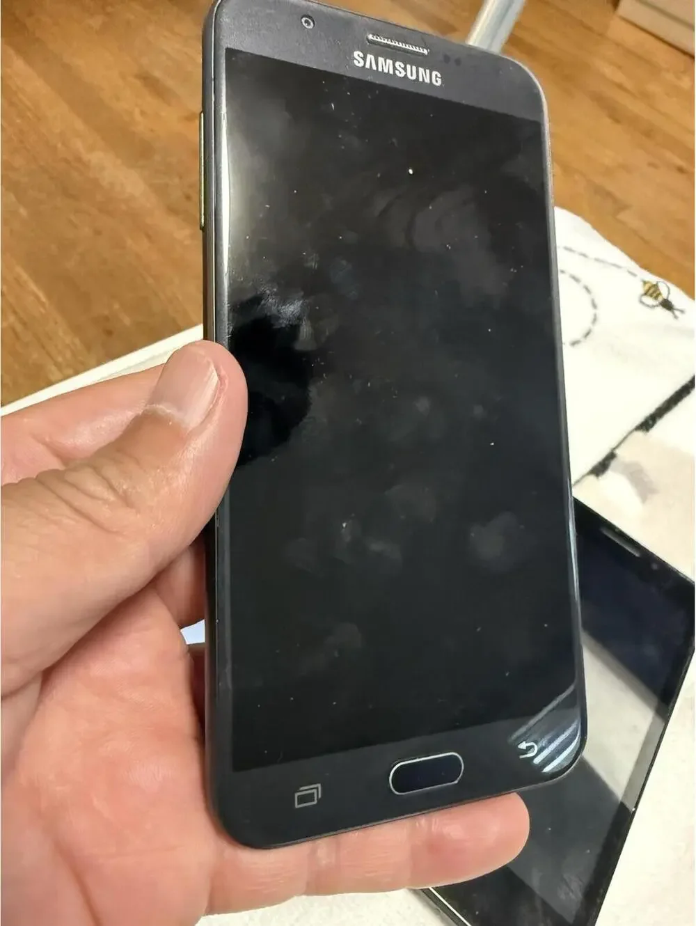 Lot Of 3 Smart Phones , iPhone , Samsung , They Turn On ( Parts Phones )